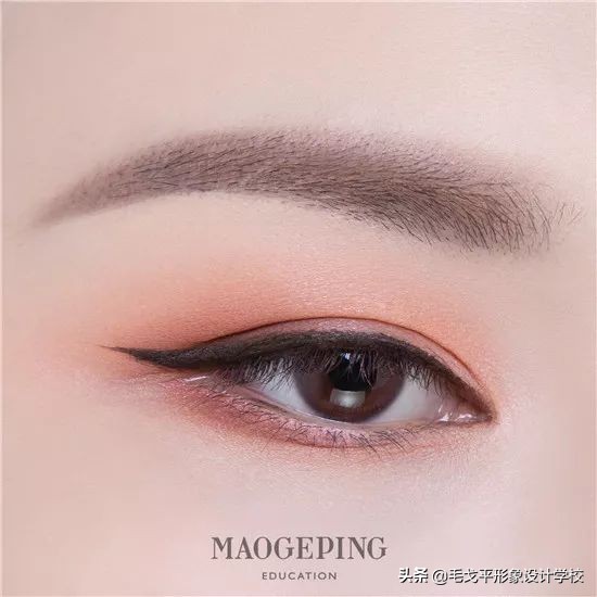 内双化眼妆使眼睛变大有神,眼妆怎样画得好看显得有神内双