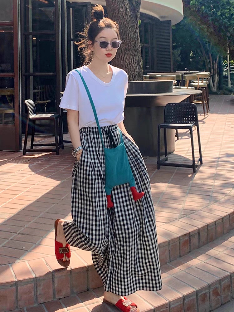 裙裤洋气时髦裤子,今年女款裙裤流行什么样的呢