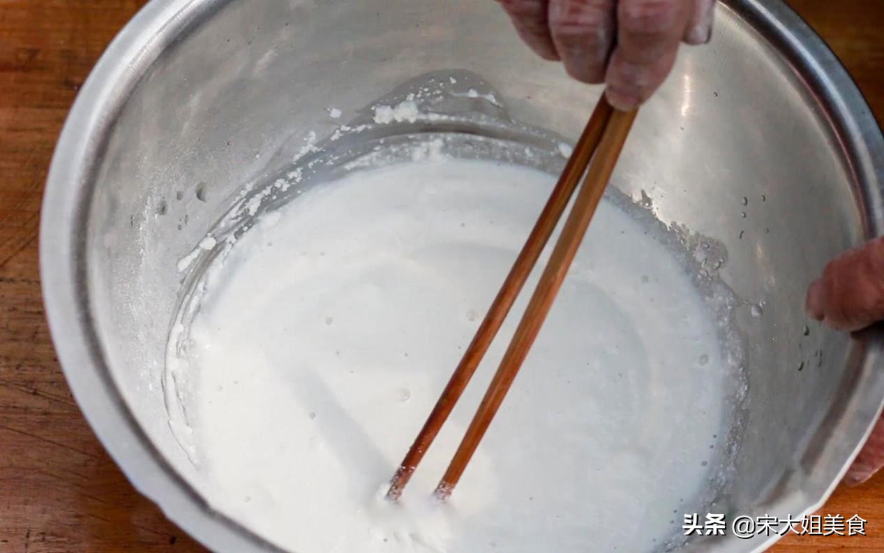 在家炸薯片做法简单又好吃,炸薯片5块钱一大盘