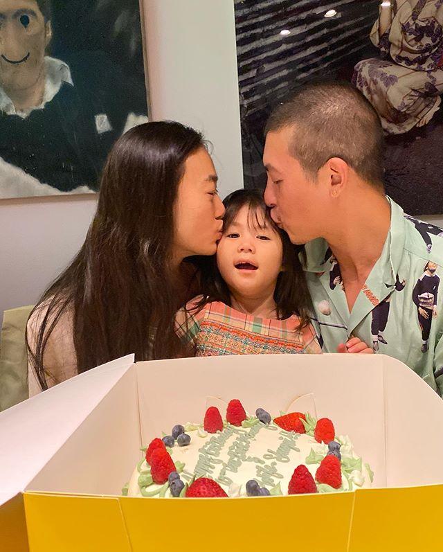 陈冠希发文报喜，3岁陈拉雅手握代言超5个，遗传超模妈妈气质