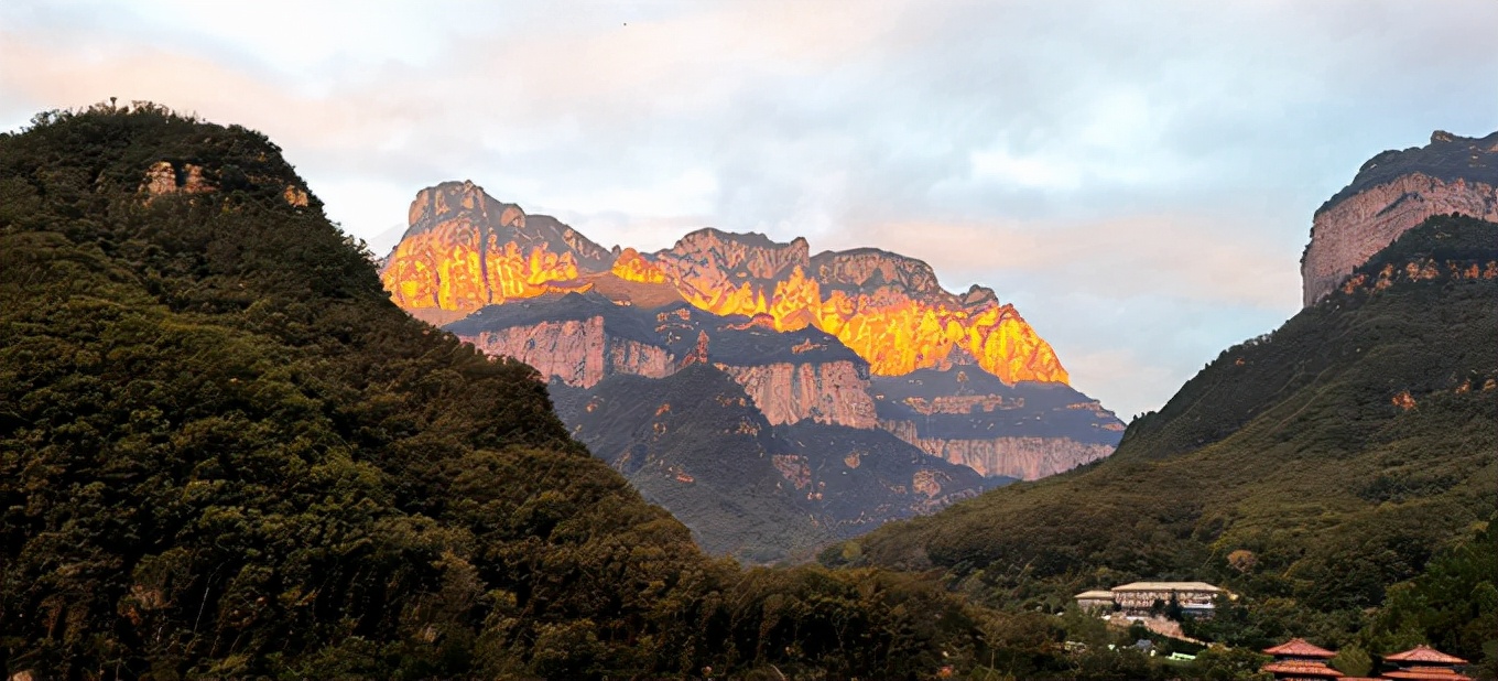 八道沟景区大门,八里沟二道门民宿