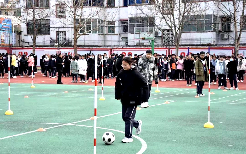 小学足球绕杆比赛方案,足球绕杆比赛小学