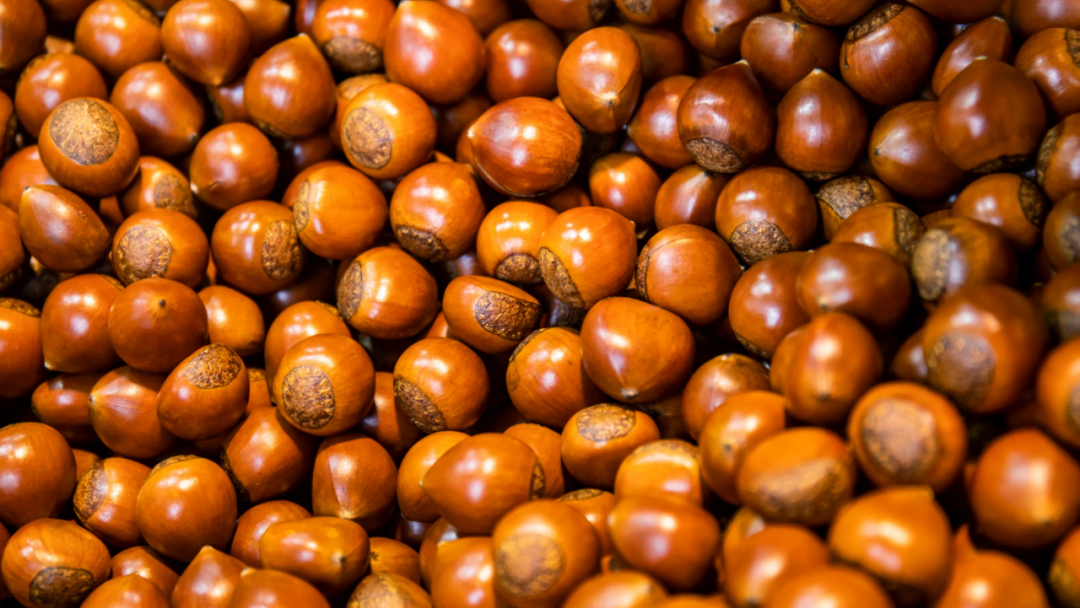 冬天的四大美食烤蜜薯糖炒栗子,冬日必吃烤红薯糖炒栗子奶茶