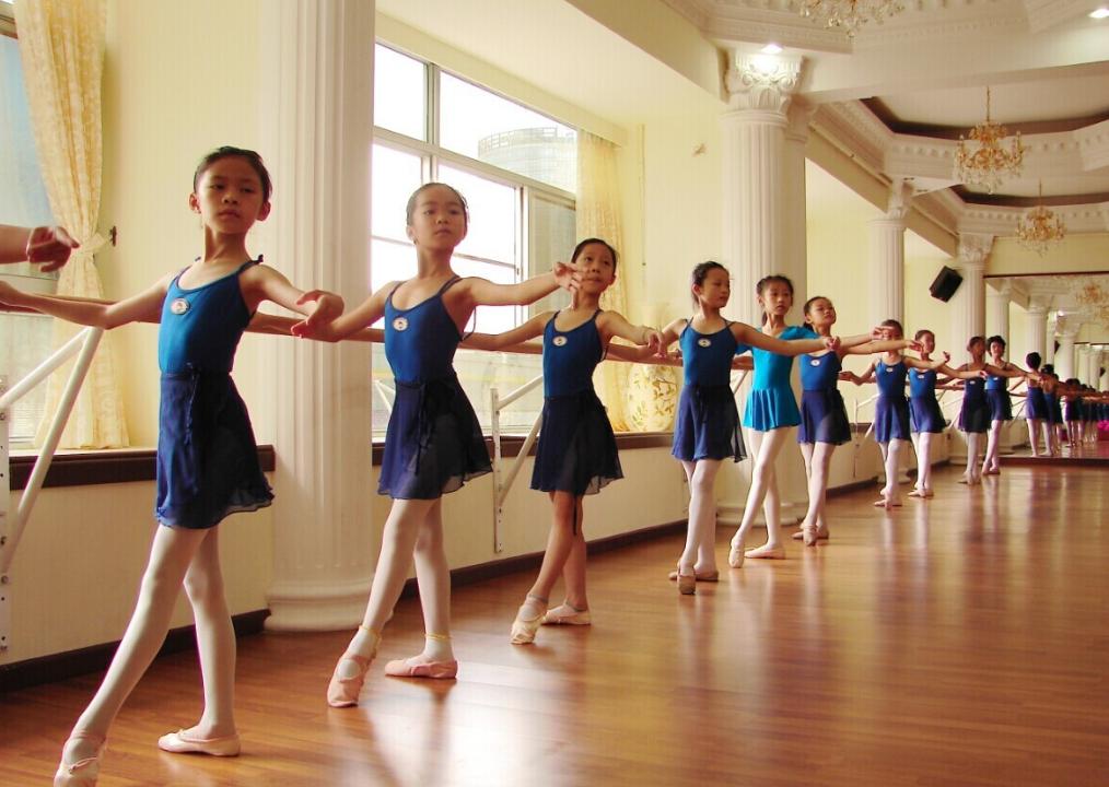 这三种运动方式小心孩子长不高,孩子运动过量会影响身高吗