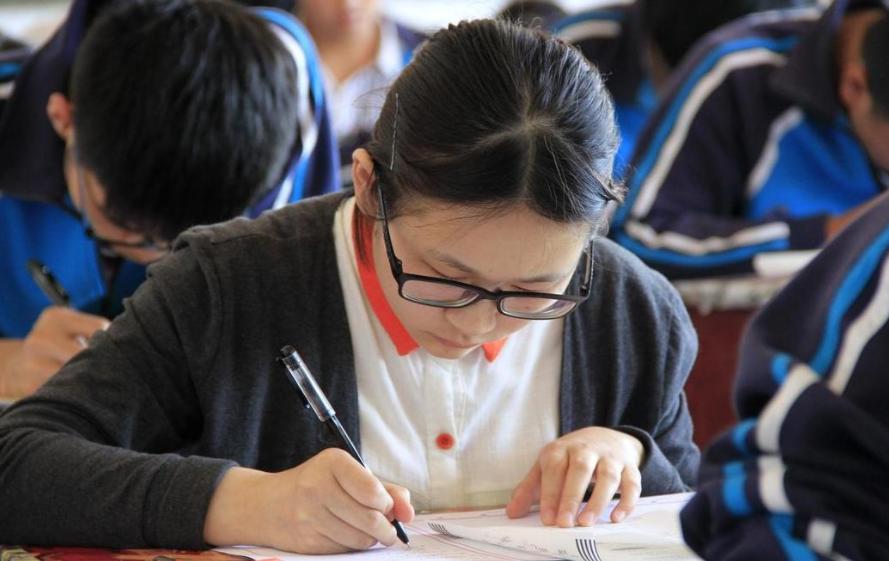 十年寒窗苦读竟抵不了一张国籍,十年苦读寒窗抵不过一纸国籍