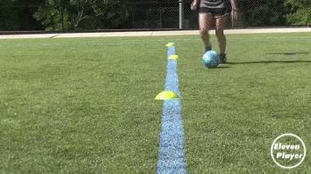 足球教学4种花式实用过人,足球发边球动作教学