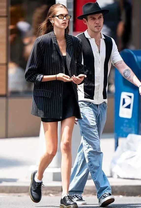 吊带连衣裙外搭小开衫,红色吊带连衣裙外搭