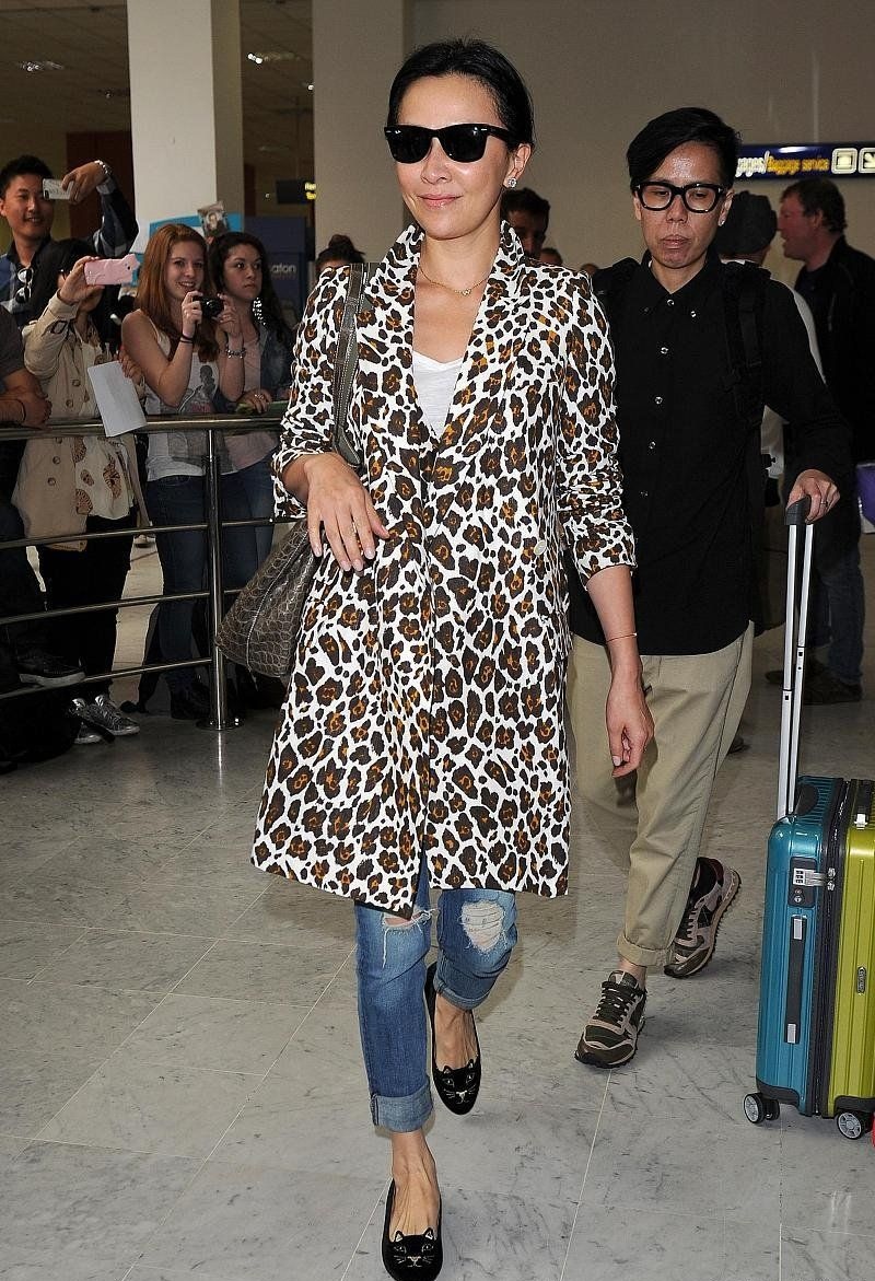 刘嘉玲穿西装牛仔裤和梁朝伟一起,刘嘉玲梁朝伟近期活动