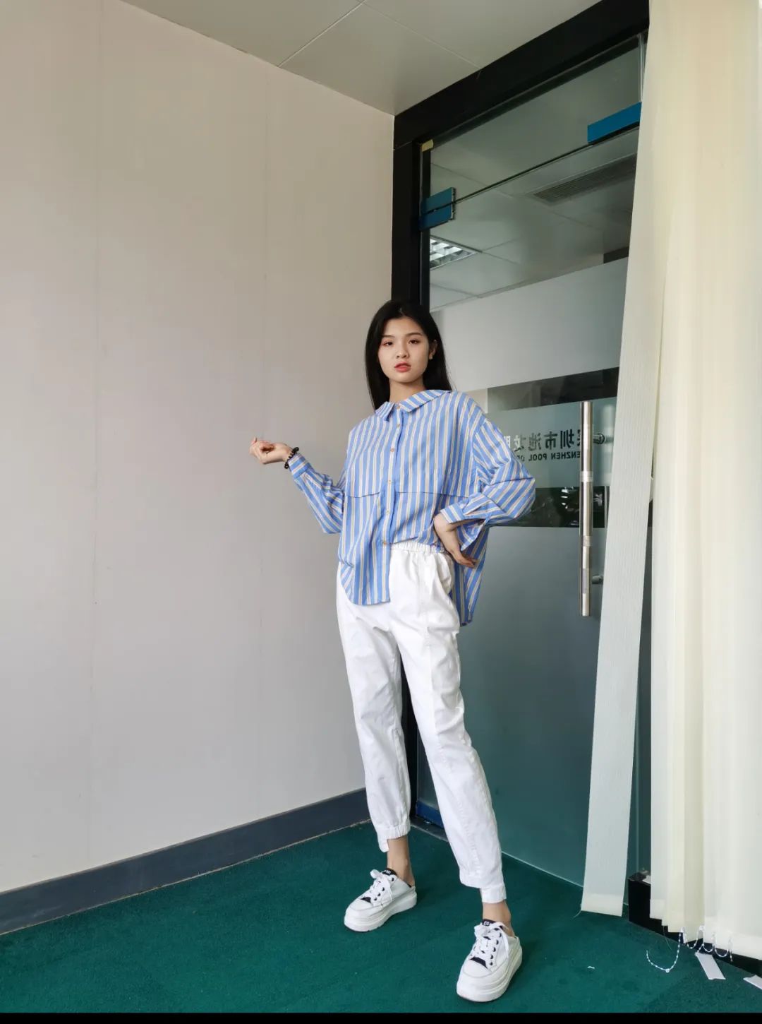 春季如何将基础款穿得高级又时髦,初春穿搭参考春日怎么穿有回头率