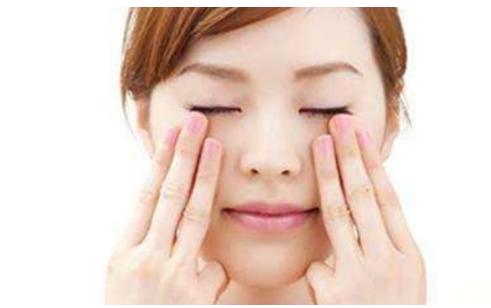 眼部有皱纹很显老教你一招,鱼尾纹显老还是眼部细纹显老