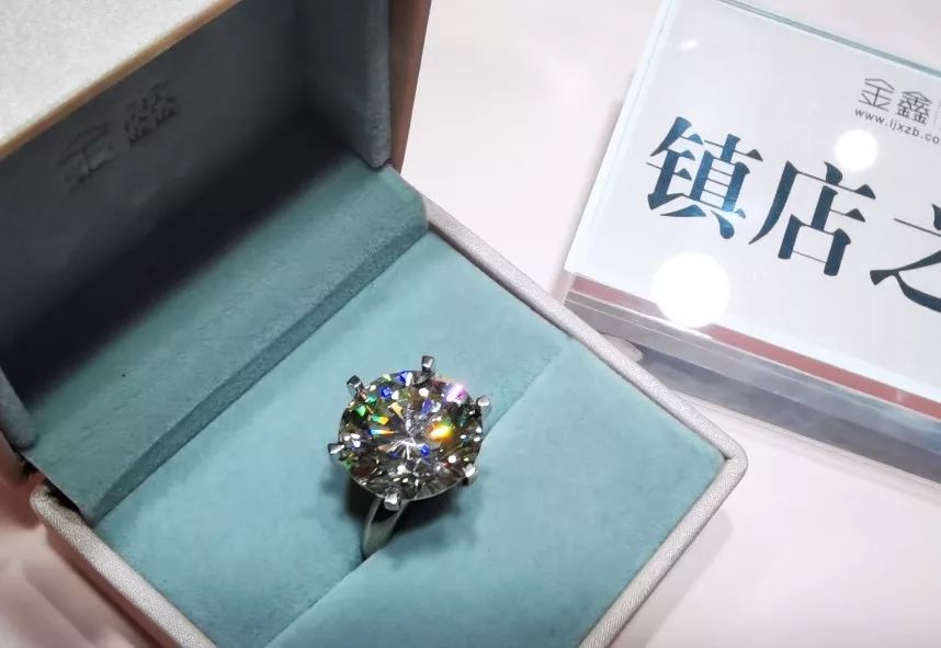 金鑫珠宝郑州永和铂爵店亮相，引数百名跑男排队代购