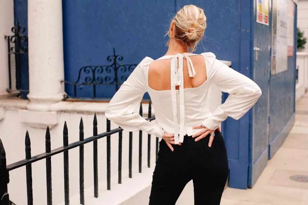 美容精们看过来！肌肤发光已经OUT了？现在流行美到带电