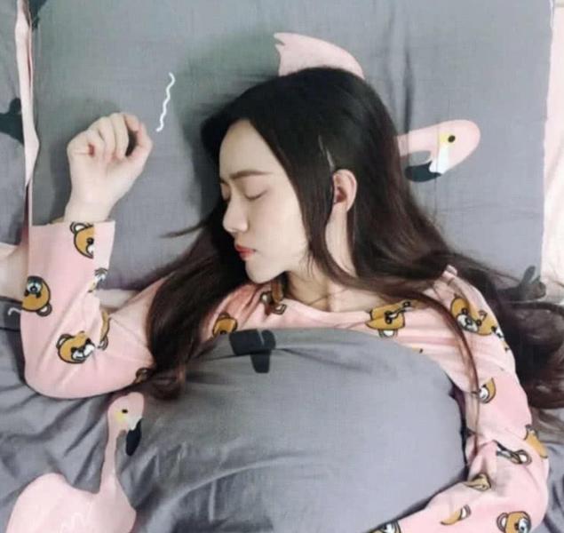 来月经排出血块是什么原因,月经期涌出很多血块