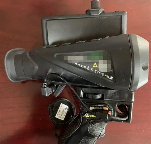 男子使用万元“神器”专业打鸟！3个月干掉1000余只斑鸠