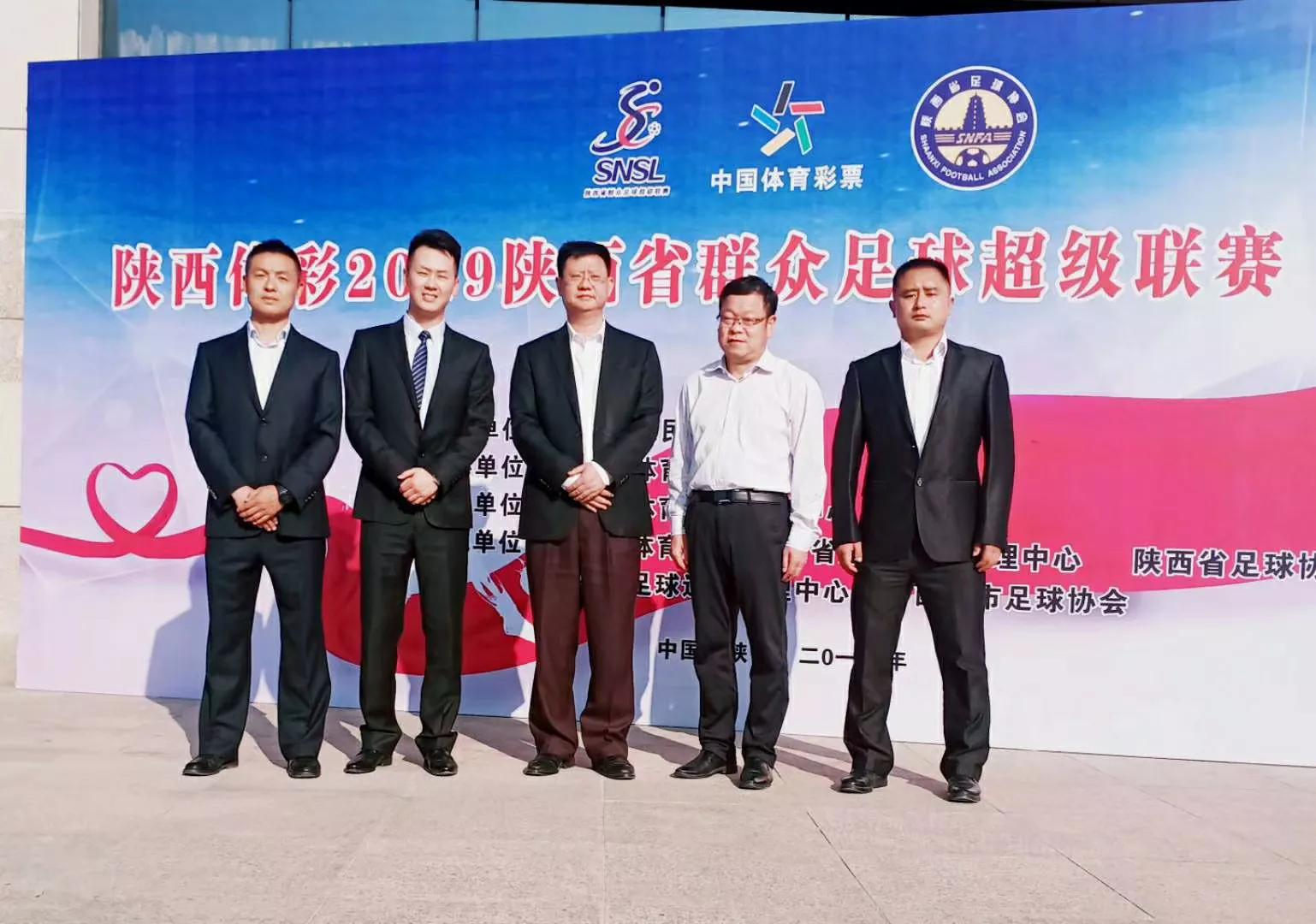 足球场上的追梦人,大凉山足球追梦少年