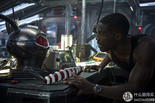 看腻了小鲜肉？《海王》凭肌肉和女神实现口碑逆袭：DC漫改指南