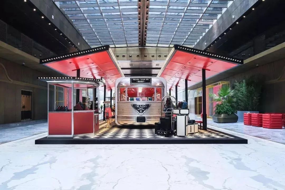 沿着地铁线逛商场，我吹了一天空调~