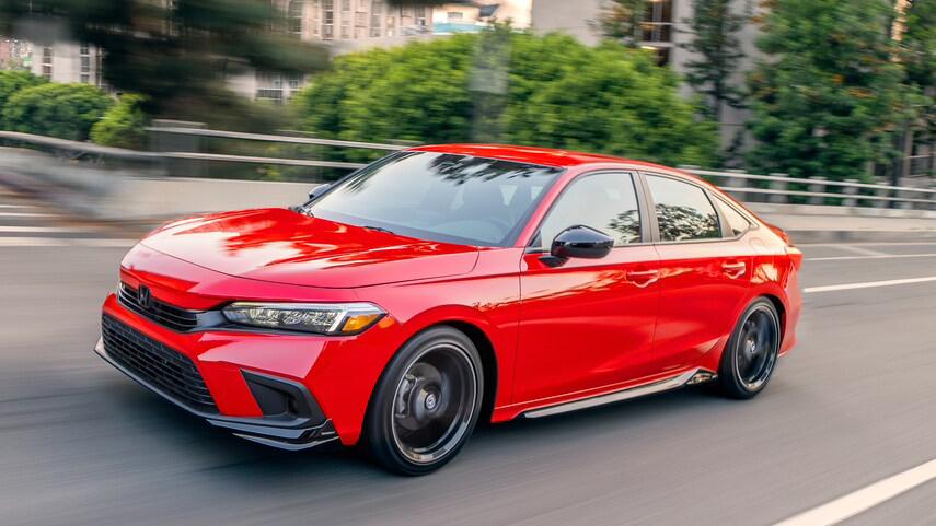 思域对比雅阁哪个更值得买,新款思域对比雅阁