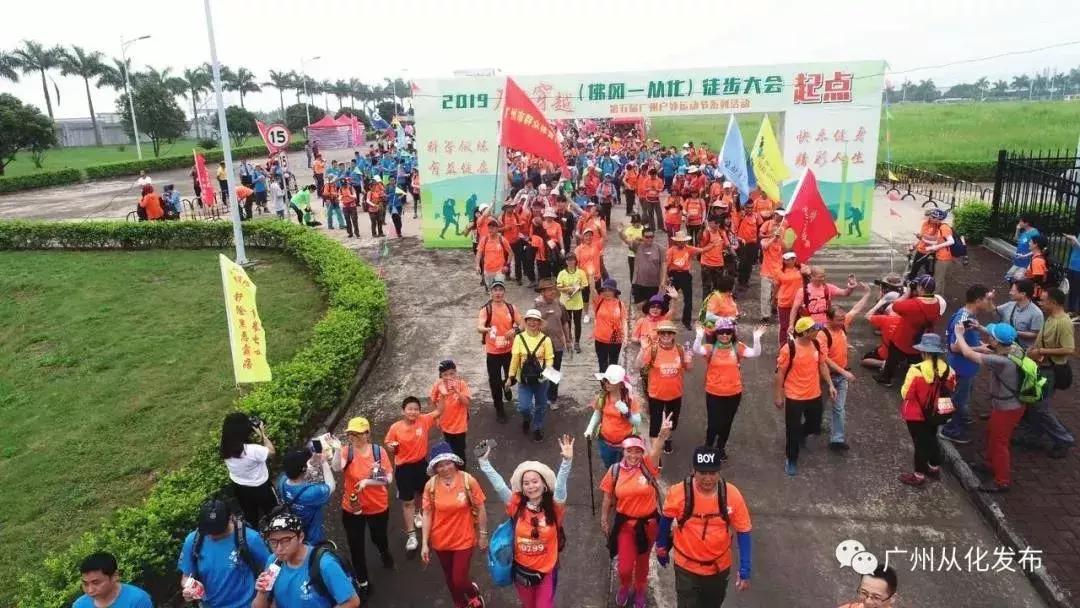 健身大神在健身房被围观,健身达人公园现身