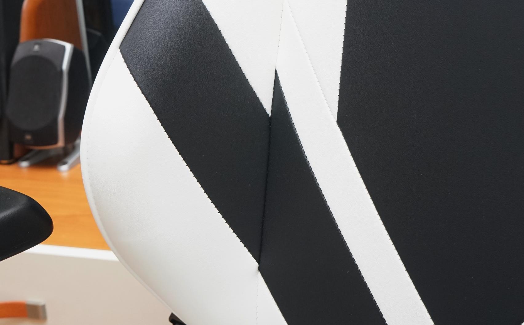 迪锐克斯dxracer电竞桌,甜品级显卡