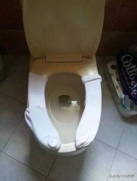 家里不穿的旧袜子别扔,旧袜子别扔放在床边有妙用