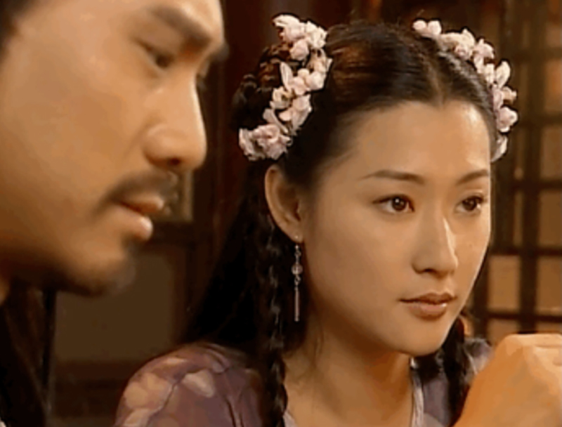 出生7天父母离婚，遭兄母凌虐嫌弃，演《绝代双骄》成最美慕容九