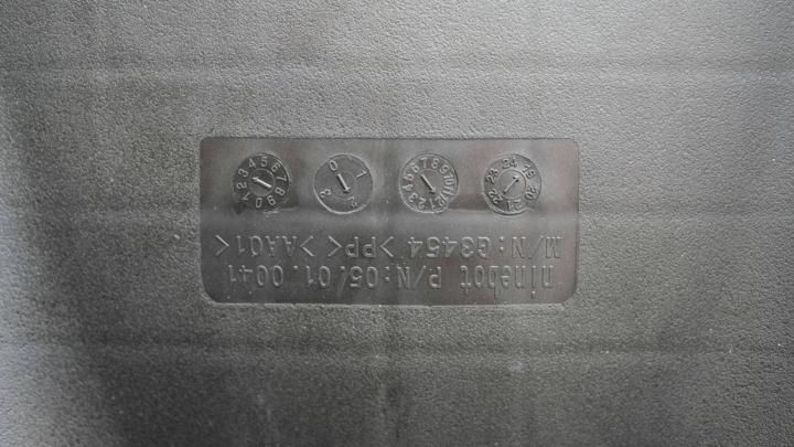 大灯炫酷有型,九号e100大灯效果