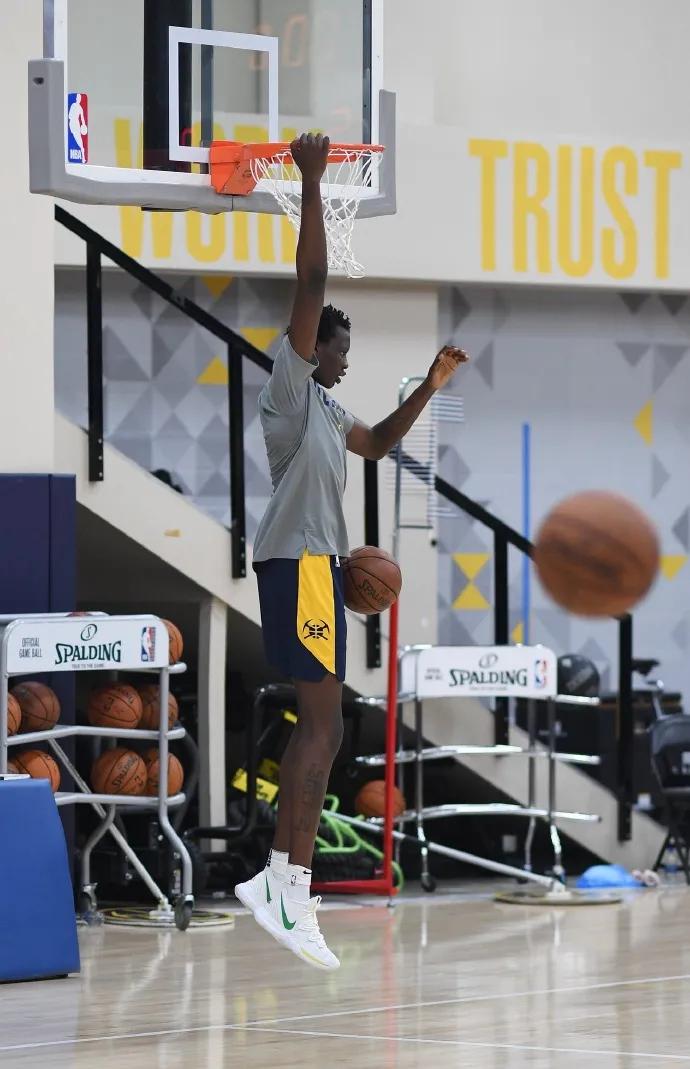 2米13的小前锋,2米18小前锋