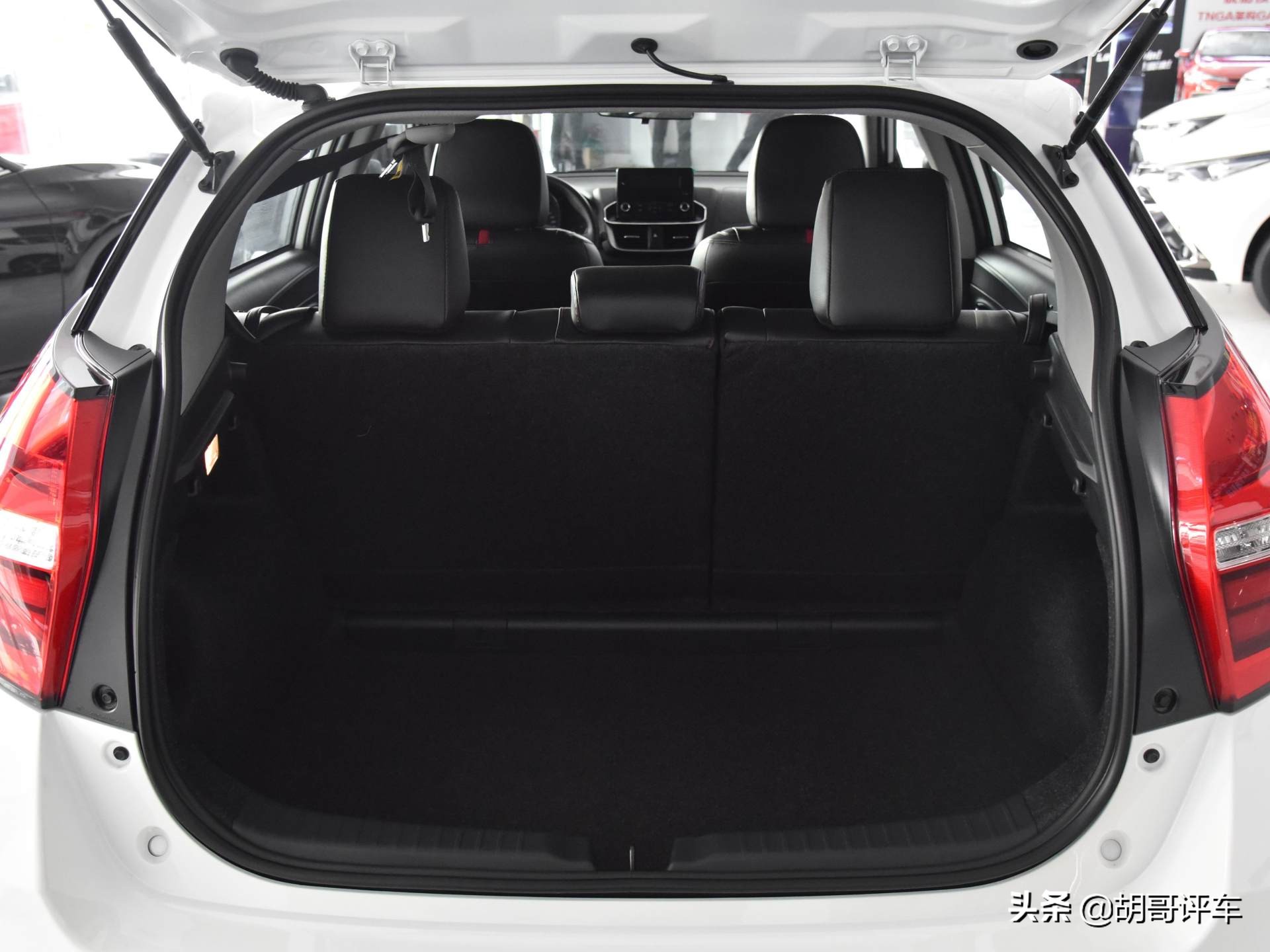 除了飞度,它也是合资实惠小车,带你看丰田YARiSL致炫