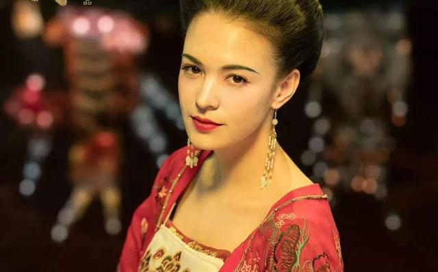 为何说唐代女子服饰的袒露，是古代服饰史上流行的时尚文化？