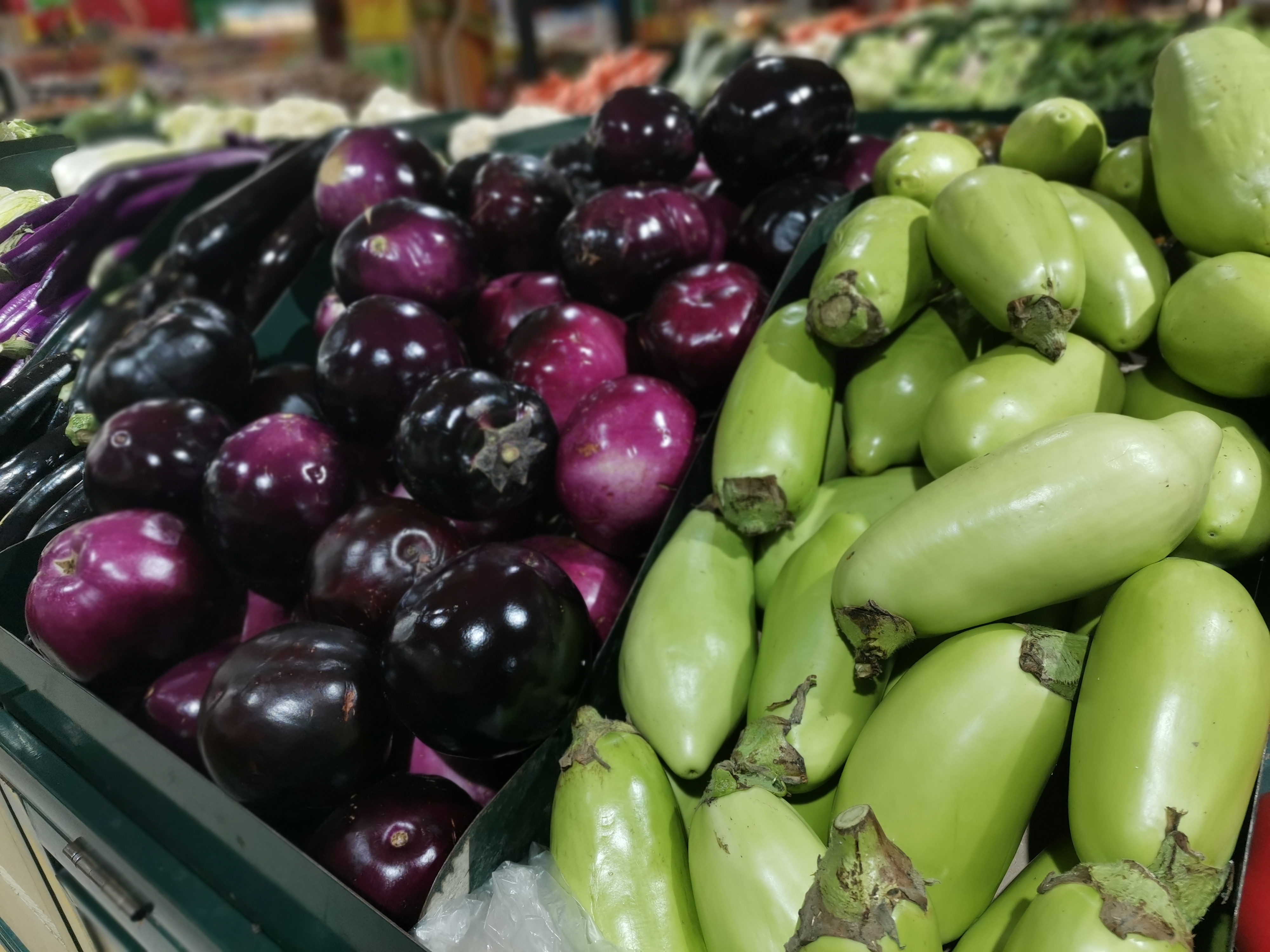 茄子有几种怎么区分,买茄子颜色深好还是浅好