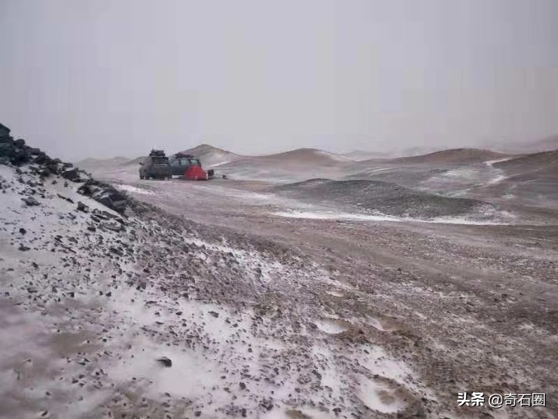 如何正确的辨别陨石寻找陨石,陨石在什么地方最容易发现