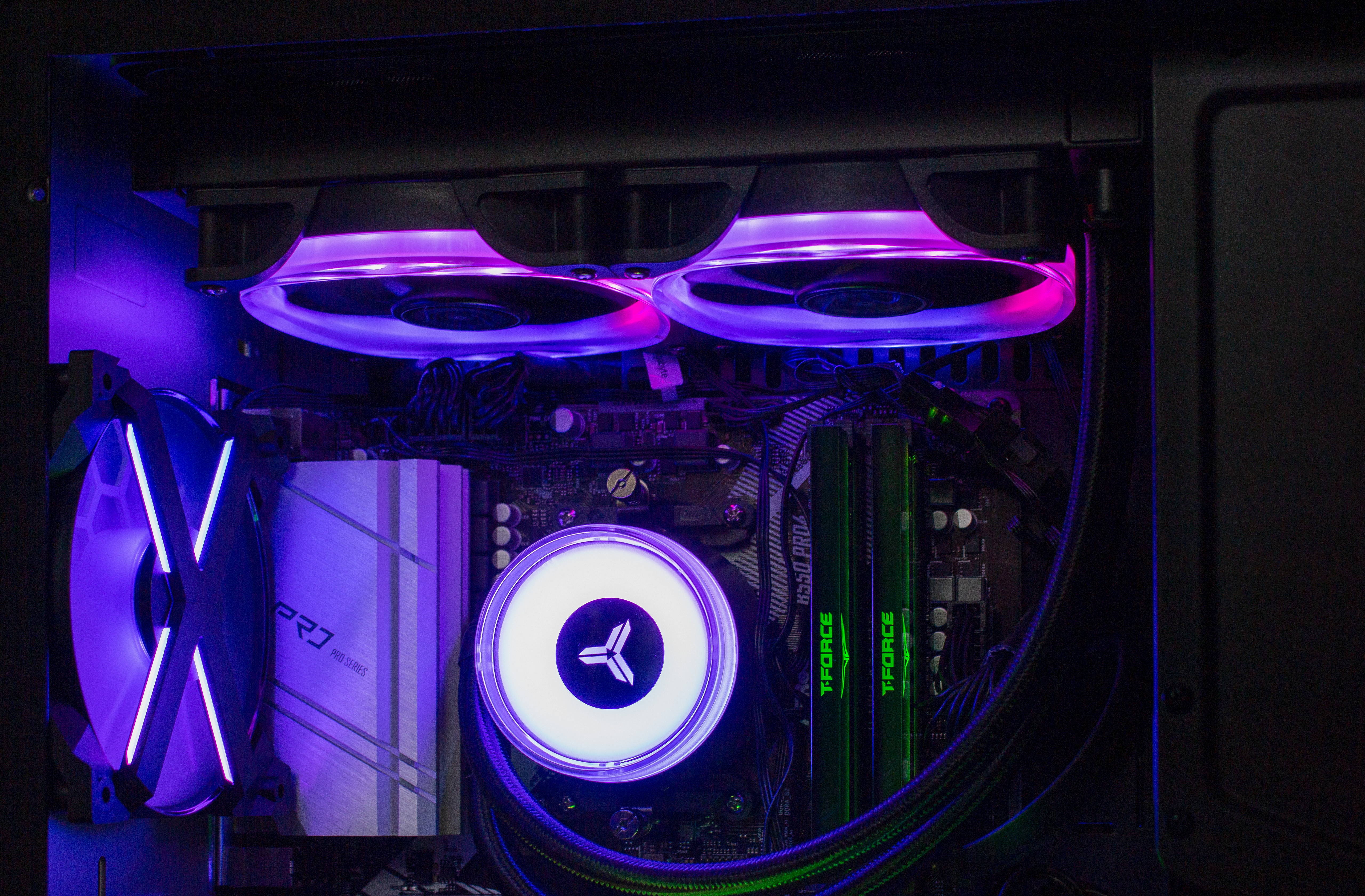 49年入国军？3700X+B550+2070S够用*党**装机