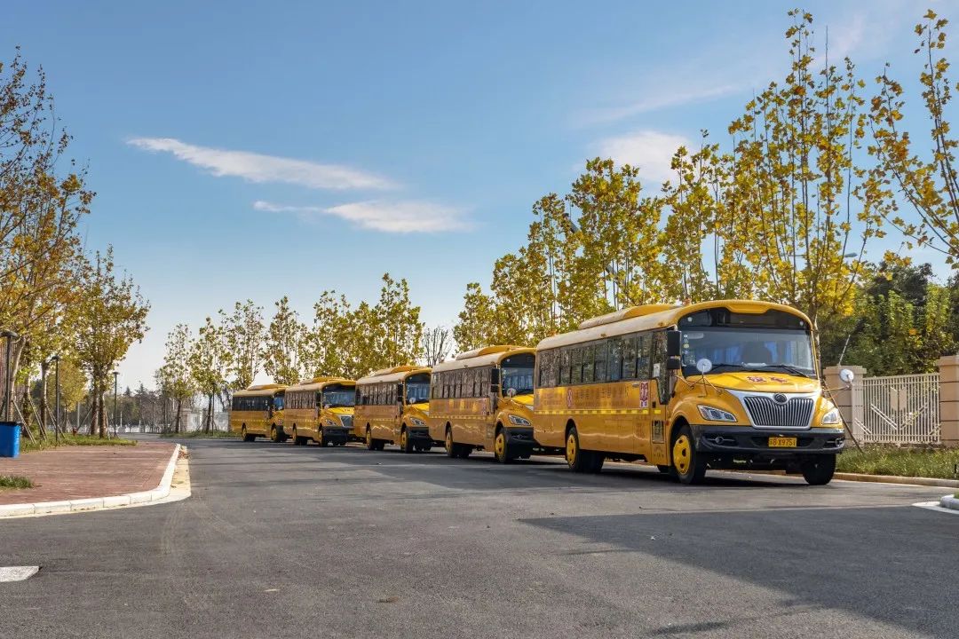 一年级新生一个班100人,一年级新生入学60个班