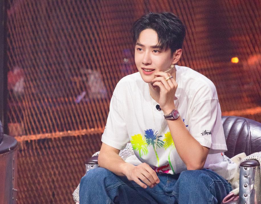 王一博秀魔术连续翻车，但布布过于捧场，黑人问号脸绝了