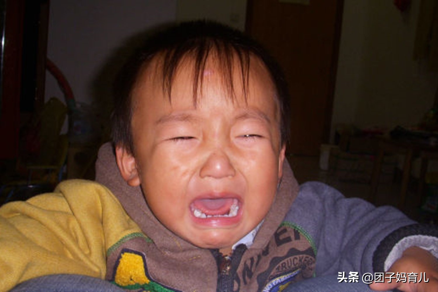 妈妈总是和小孩讲悄悄话好吗,妈妈跟孩子说话总喊怎么办