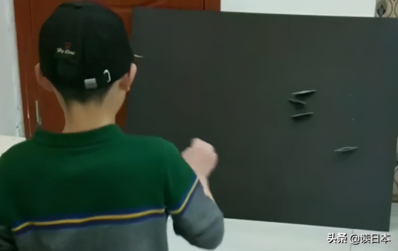 14岁中国少年“飞牌”火爆日本，日媒惊叹：这是未来的李小龙