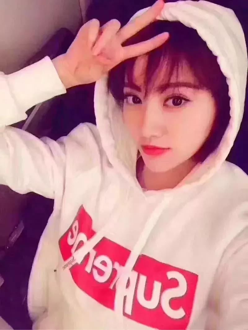 一份报纸200块，一块板砖卖6000？Supreme凭什么这么火？