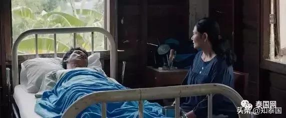 被士兵“上身”的年轻女巫，为何要去舔舐老女人伤痕累累的大腿？