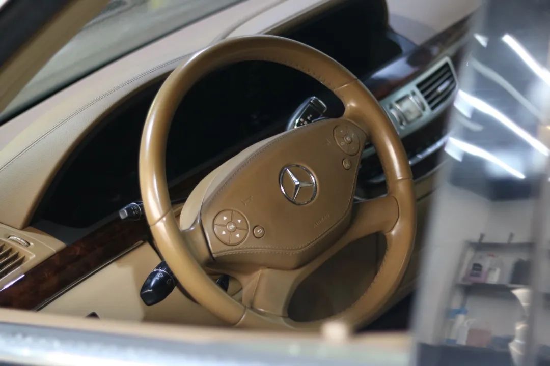 奔驰w221升级新款w222s450外观,老款奔驰w211e260翻新整备