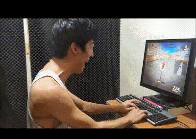 吃鸡关键时刻断触,吃鸡遇到困难时队友比上帝更管用