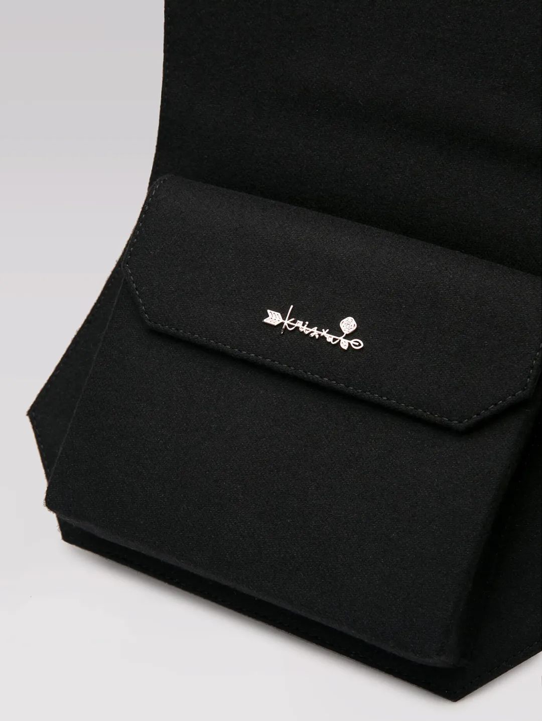 KrisXu：一个被UFO带来的国内设计师品牌包