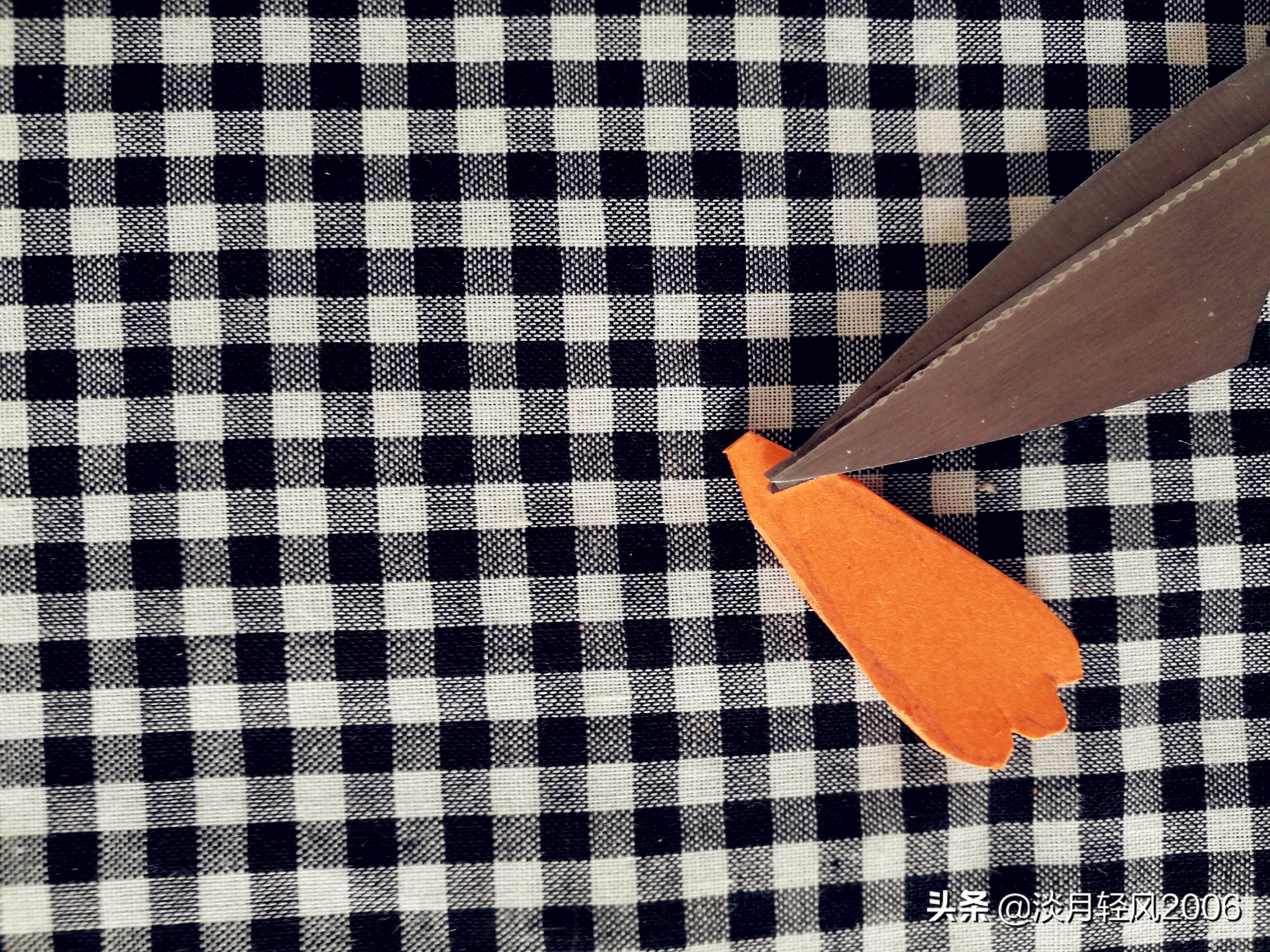 卡纸手工制作小花,用卡纸和棒棒糖做小花送给孩子