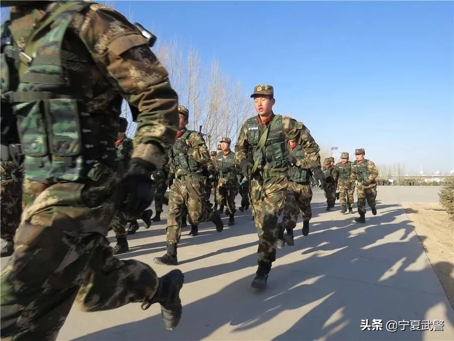 虎斑特战军大衣,虎斑特战服武警都可以穿吗