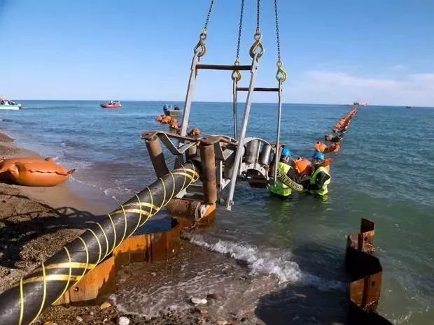 光纤怎么携带数据,光纤是如何传输信号的