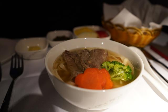 一杯敬故乡一杯敬远方下一句,一杯敬故乡一杯敬远方的歌名