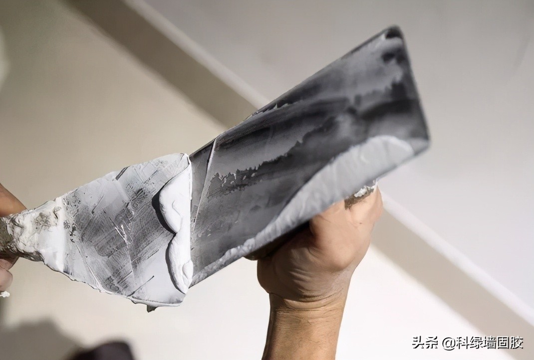 刮完腻子起小气泡可以打磨么,第二遍腻子怎么会有小气泡