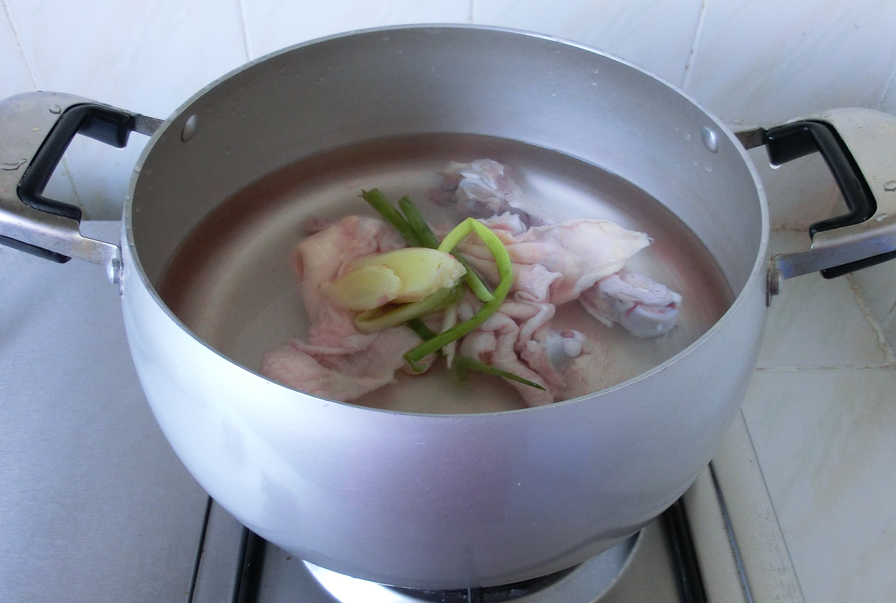 馄饨汤怎样调又鲜又香,馄饨汤怎么调好吃加虾