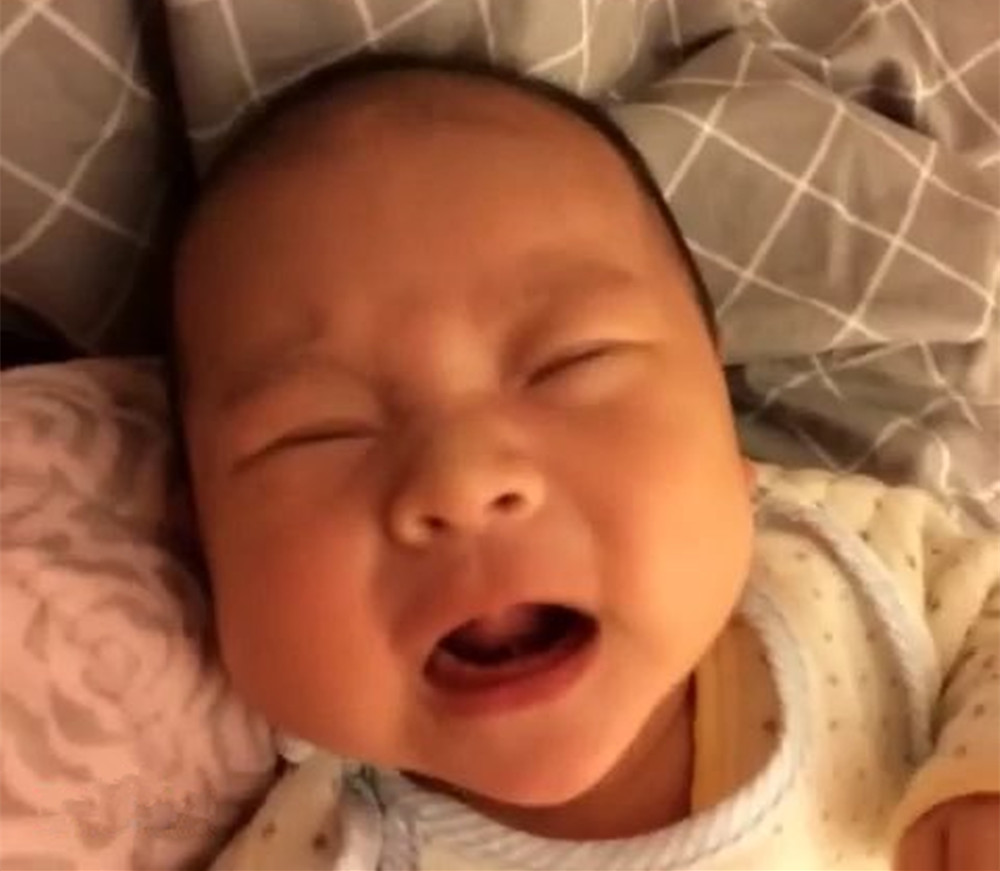 为什么小孩很困还是不愿意睡觉,为什么孩子很困了就是不睡又要玩