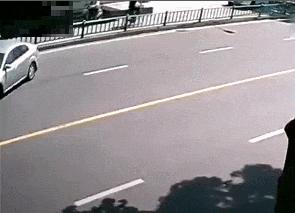 搞笑gif你们这些城里人太会玩了,搞笑gif逗比的世界你永远理解不了